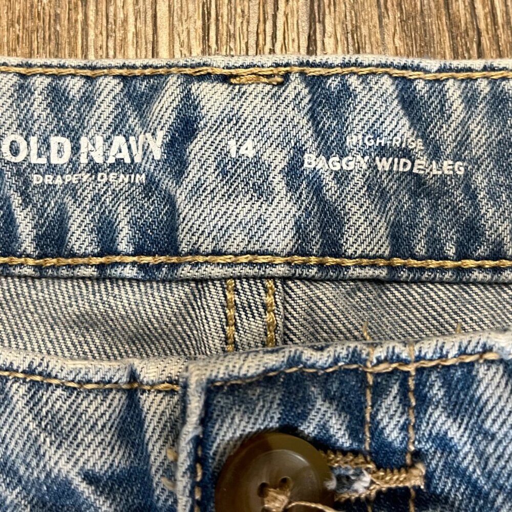 Old Navy Baggy Jeans - Women Size 14 (35x29) - Wide Leg, High Rise Waist - Picture 3 of 3
